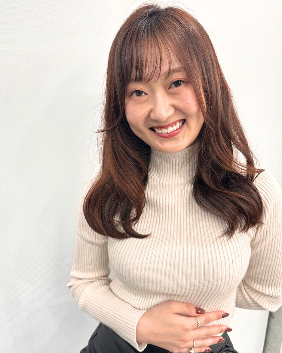 やわらかく軽やかな動きのあるセミロングレイヤースタイル🌿