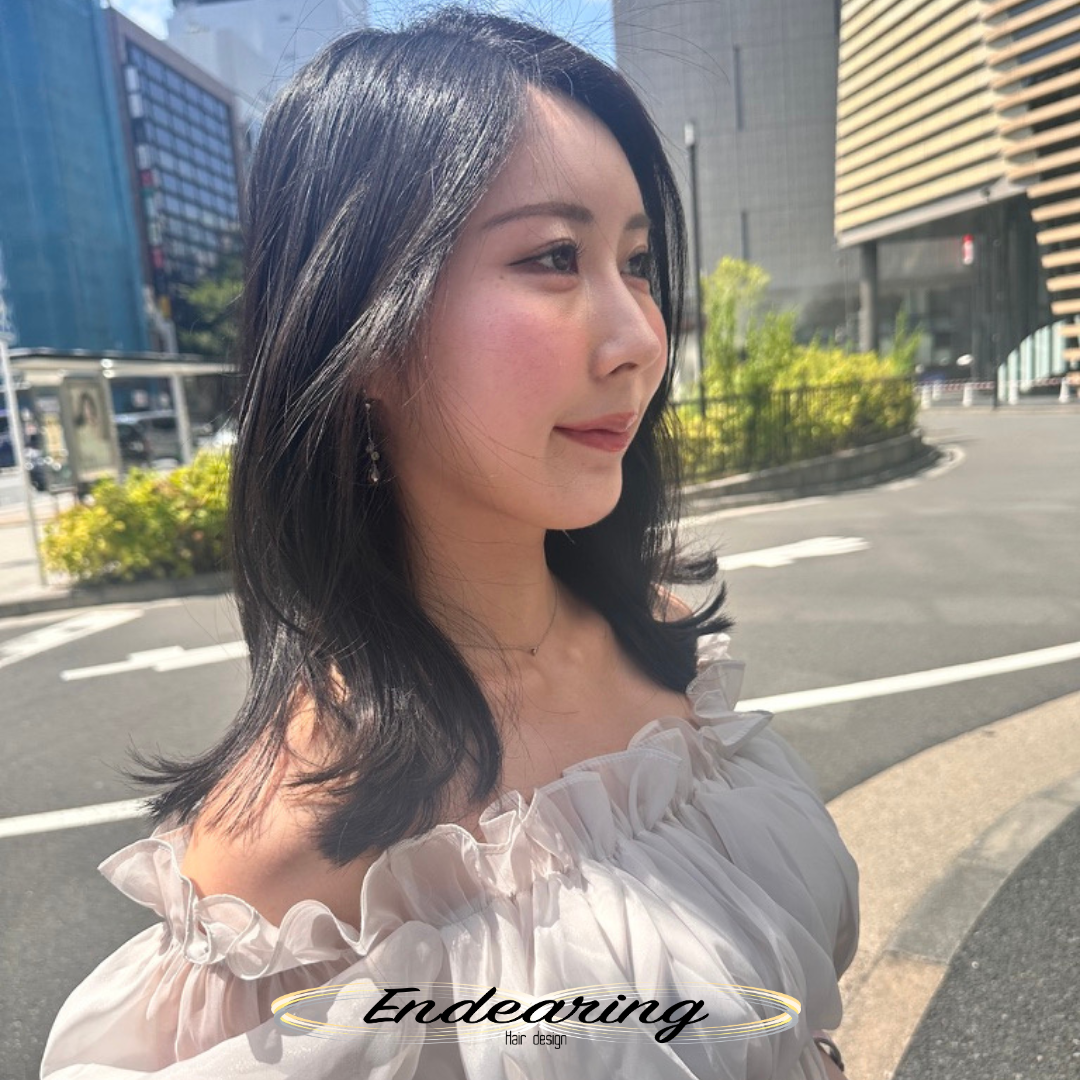 ✨【秋冬おすすめの黒髪×外はねくびれセミディ】✨
