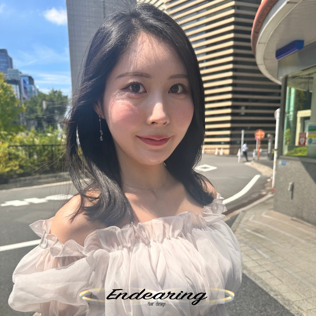 ✨【秋冬おすすめの黒髪×外はねくびれセミディ】✨