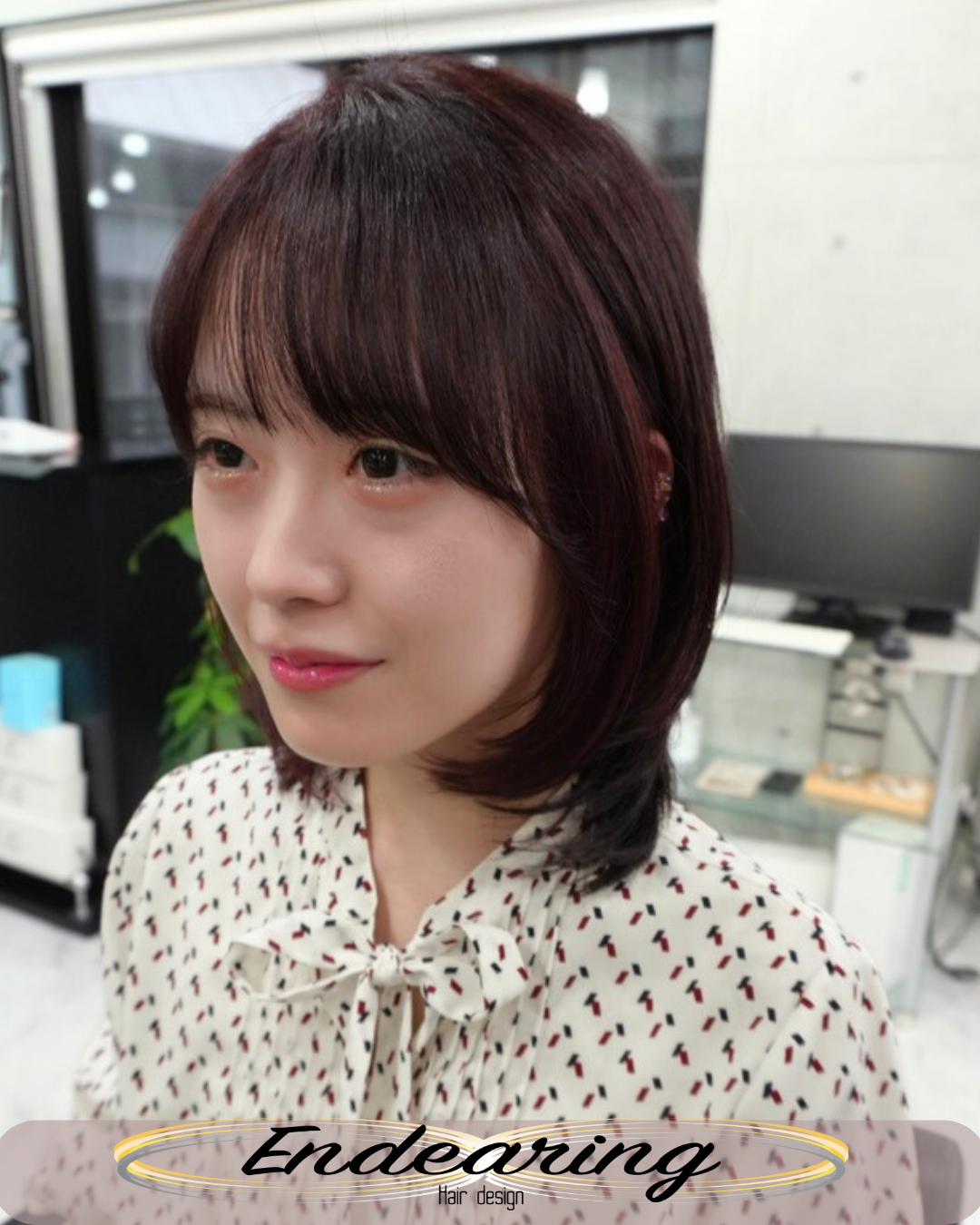 ダークピンク×ミディアムウルフ｜30代女性の「地味見え」を防ぐ秋冬カラ-