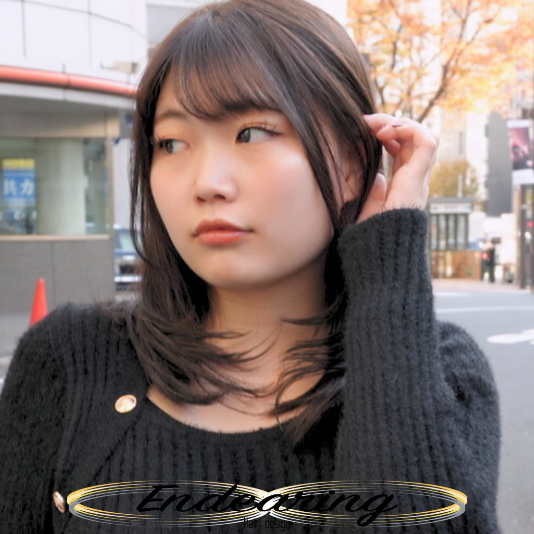 8レベルオリーブブラウン×セミロングレイヤー｜透明感と動きのある人気スタイル