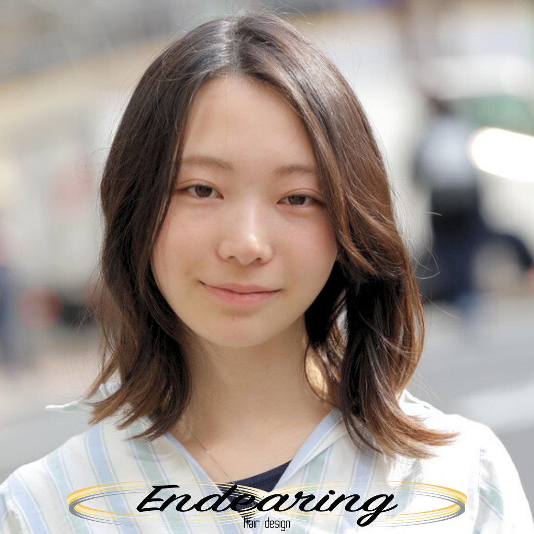 髪が軽く見える人は選んでいる。透明感グラデーションベージュの魅力とは