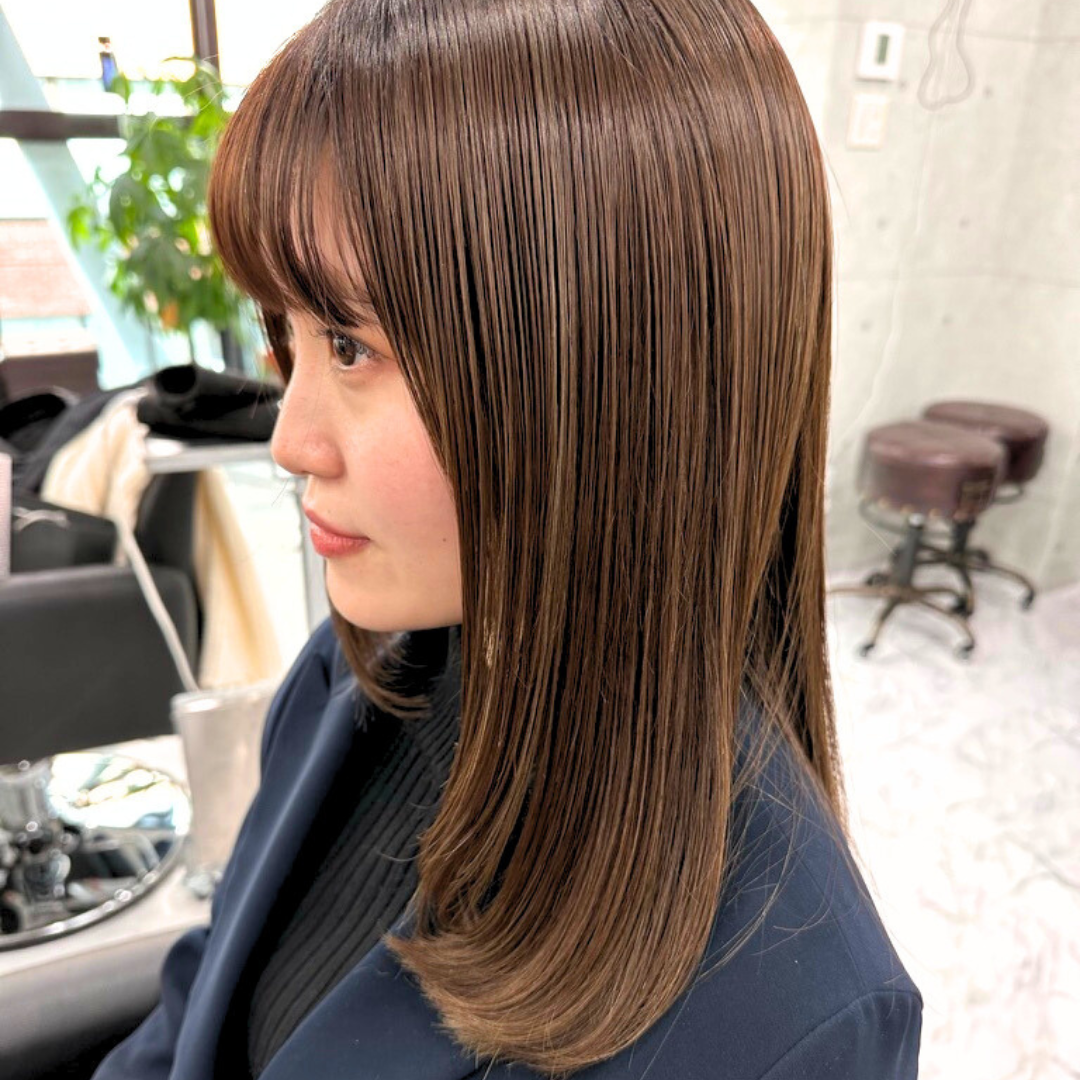 サンドベージュ×ハイライトでつくる、ツヤ感たっぷりセミロング 🤍✨