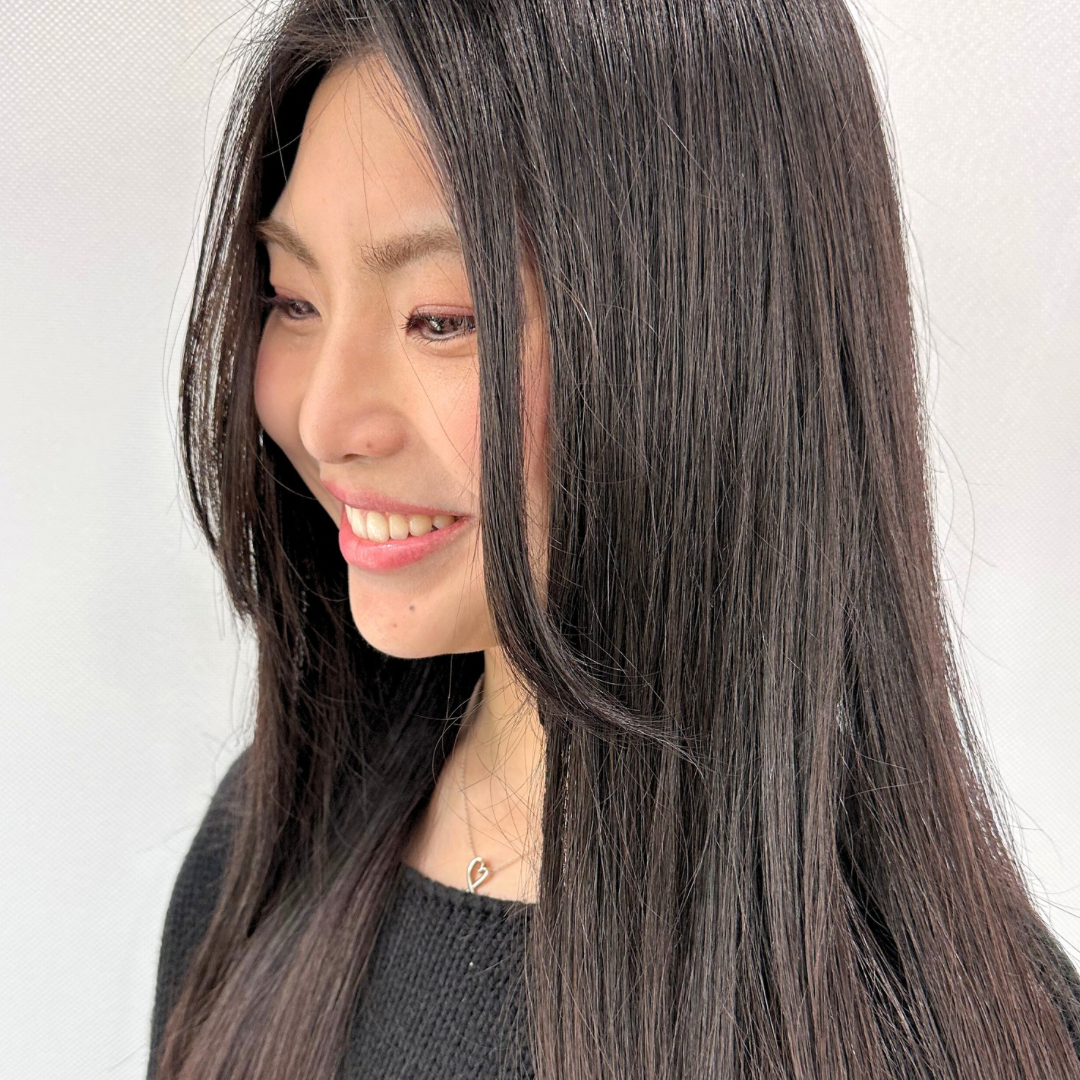 本日の銀座は少し雪がちらつきました。こんな日は黒髪ストレート。 ― 重いはずなのに、なぜか軽いロングヘアスタイル ―