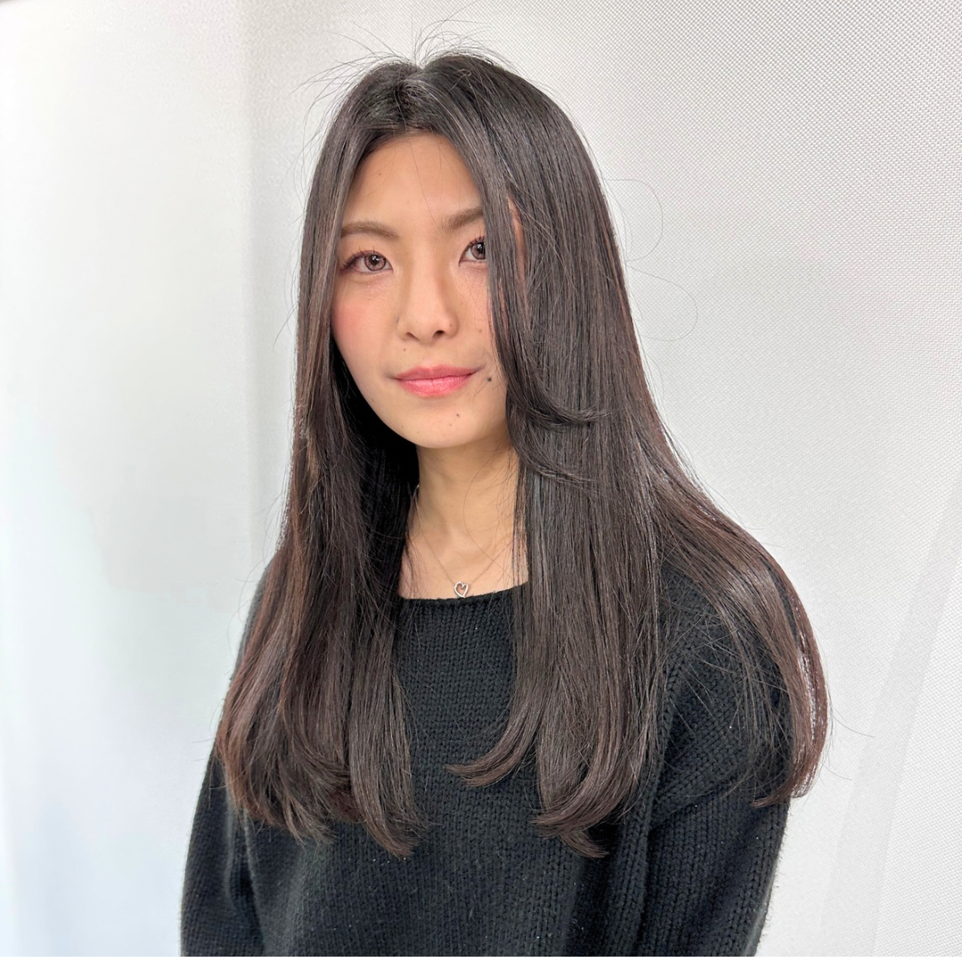 本日の銀座は少し雪がちらつきました。こんな日は黒髪ストレート。 ― 重いはずなのに、なぜか軽いロングヘアスタイル ―