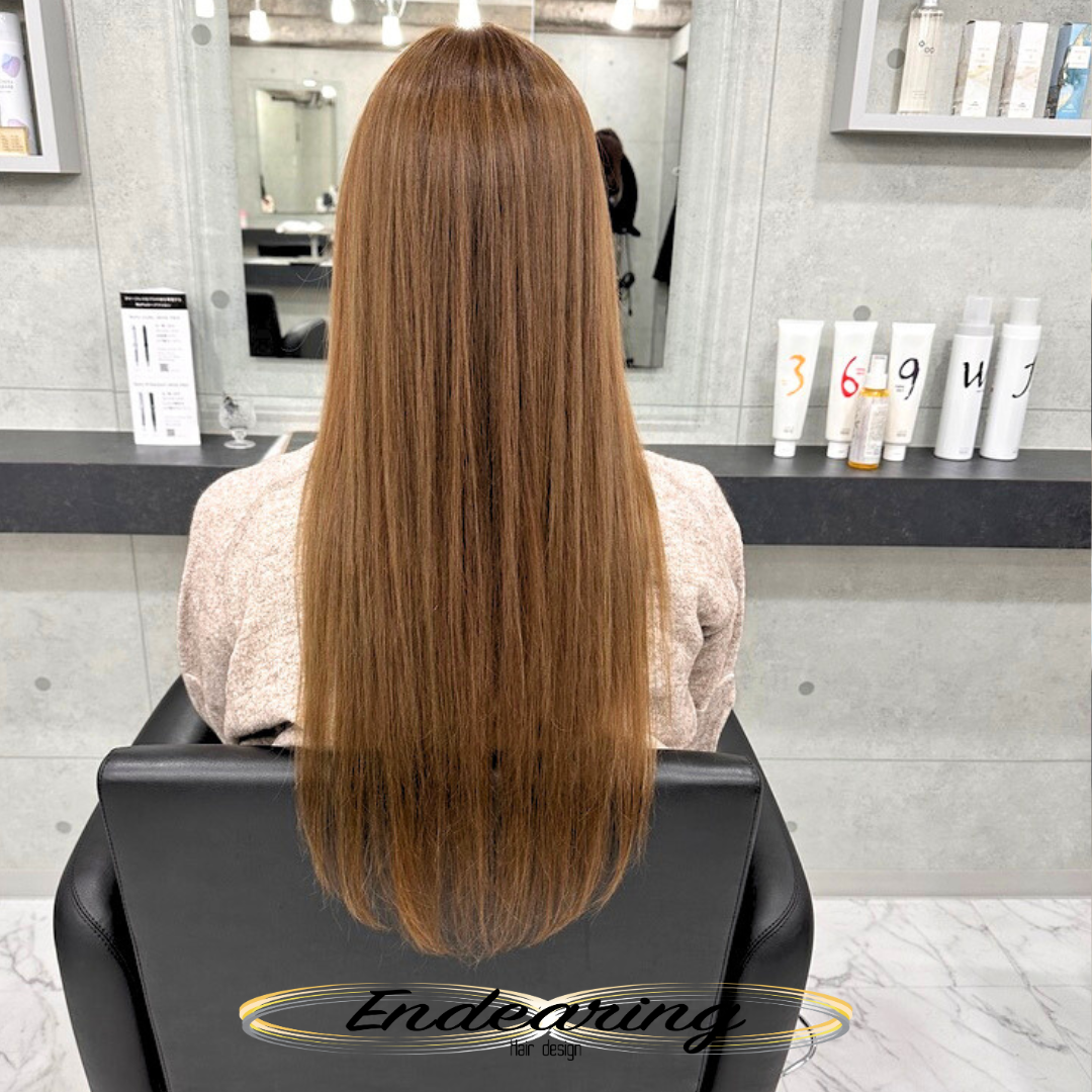 ブリーチなしでここまで透明感｜明るめグレーベージュ×ロングローレイヤーで若々しく見せる大人ヘアカラー