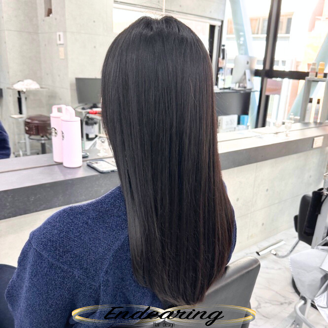 ブリーチなしで叶う透明感ダークグレーとは？赤みを抑えてロングでも重く見せない大人のヘアカラー解説