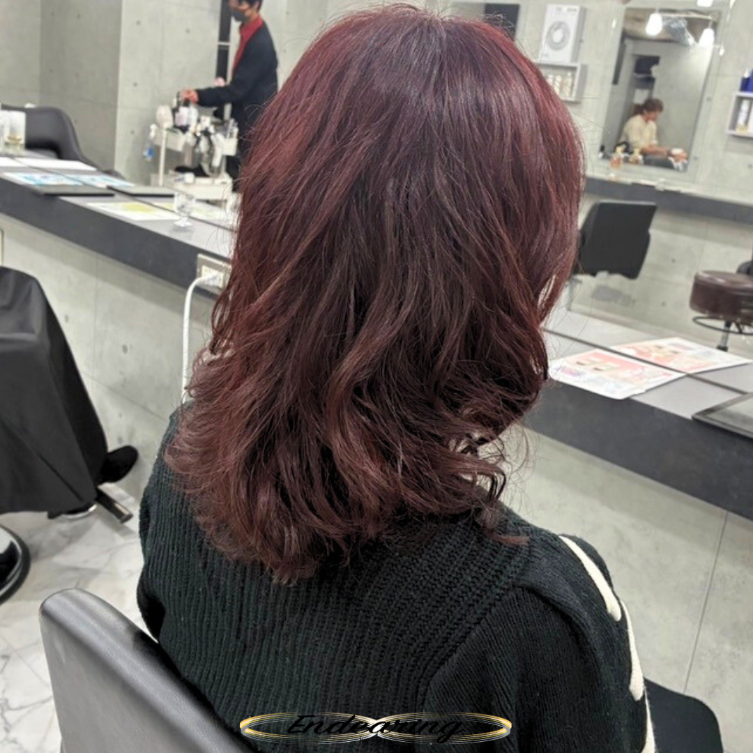 ブリーチなしでも叶う透明感ボルドーカラー｜セミロング×パーマで重く見せない大人カラー