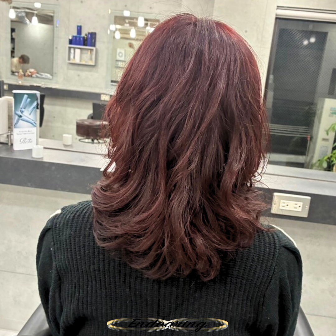 ブリーチなしでも叶う透明感ボルドーカラー｜セミロング×パーマで重く見せない大人カラー