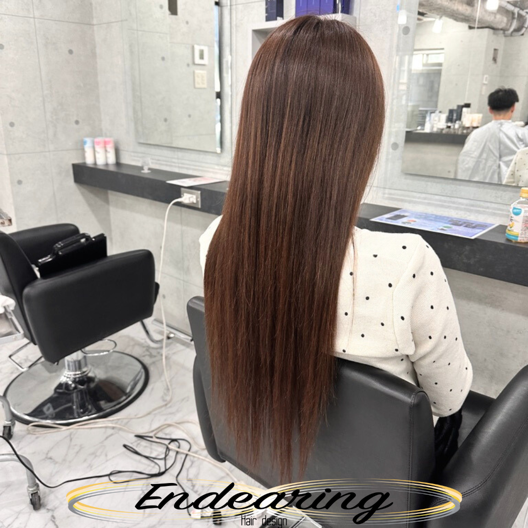 ベリーロングが重く見えない理由｜明るめグレージュで叶える透明感ヘアカラー
