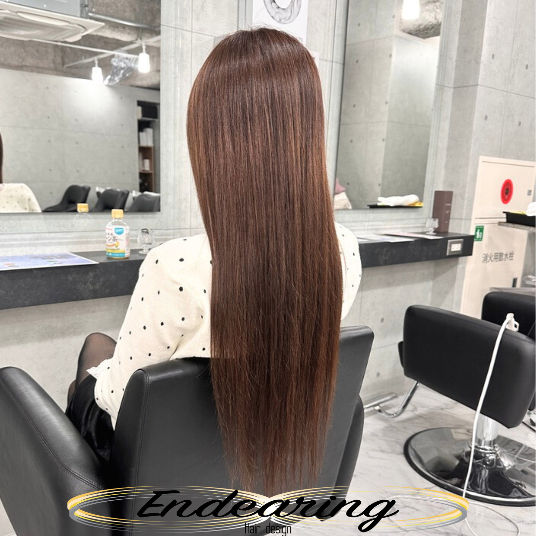 ベリーロングが重く見えない理由｜明るめグレージュで叶える透明感ヘアカラー