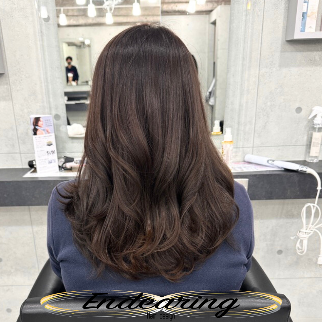 透明感グレージュで叶えるロング・セミロング巻き髪｜色素設計から解説する上品ヘアカラー