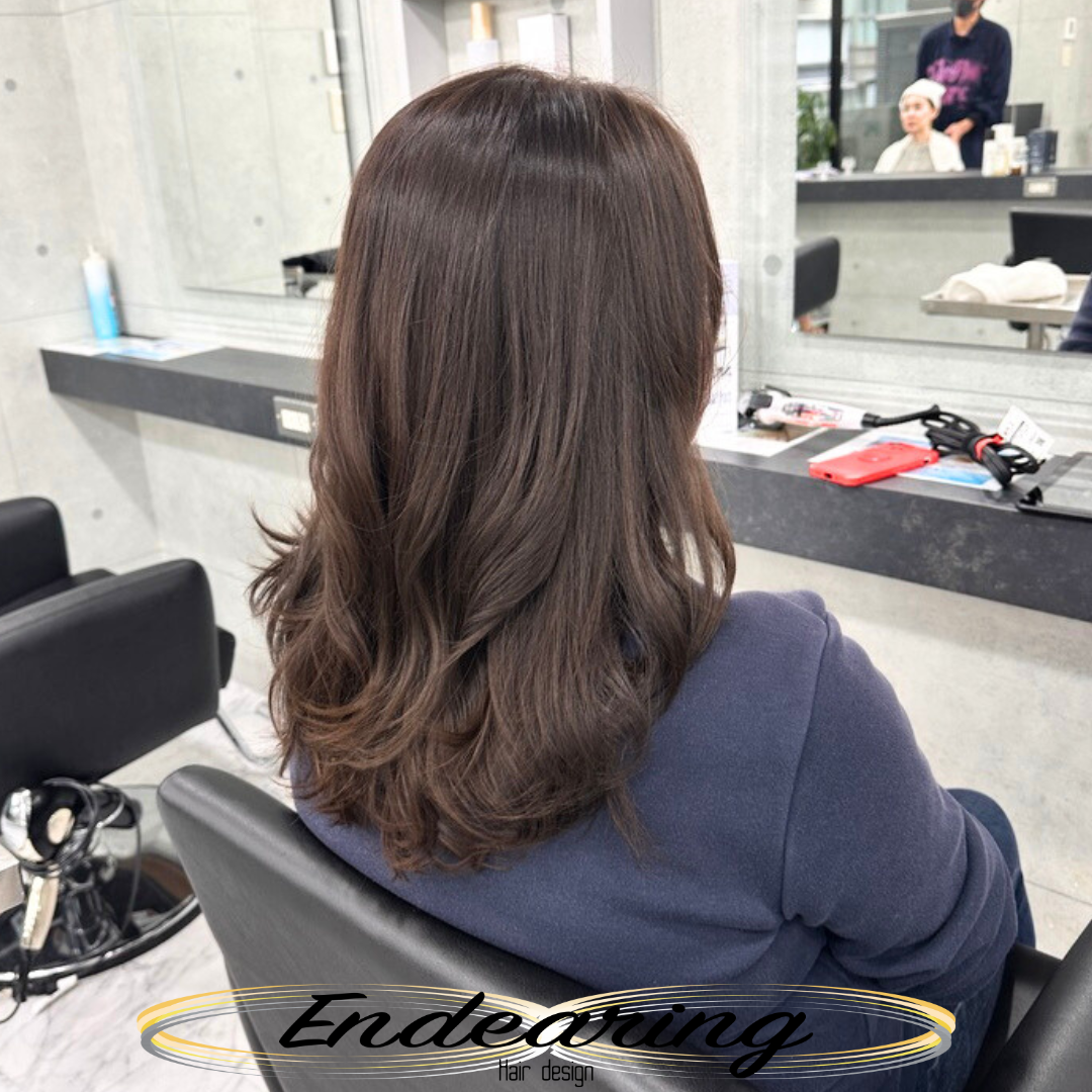 透明感グレージュで叶えるロング・セミロング巻き髪｜色素設計から解説する上品ヘアカラー