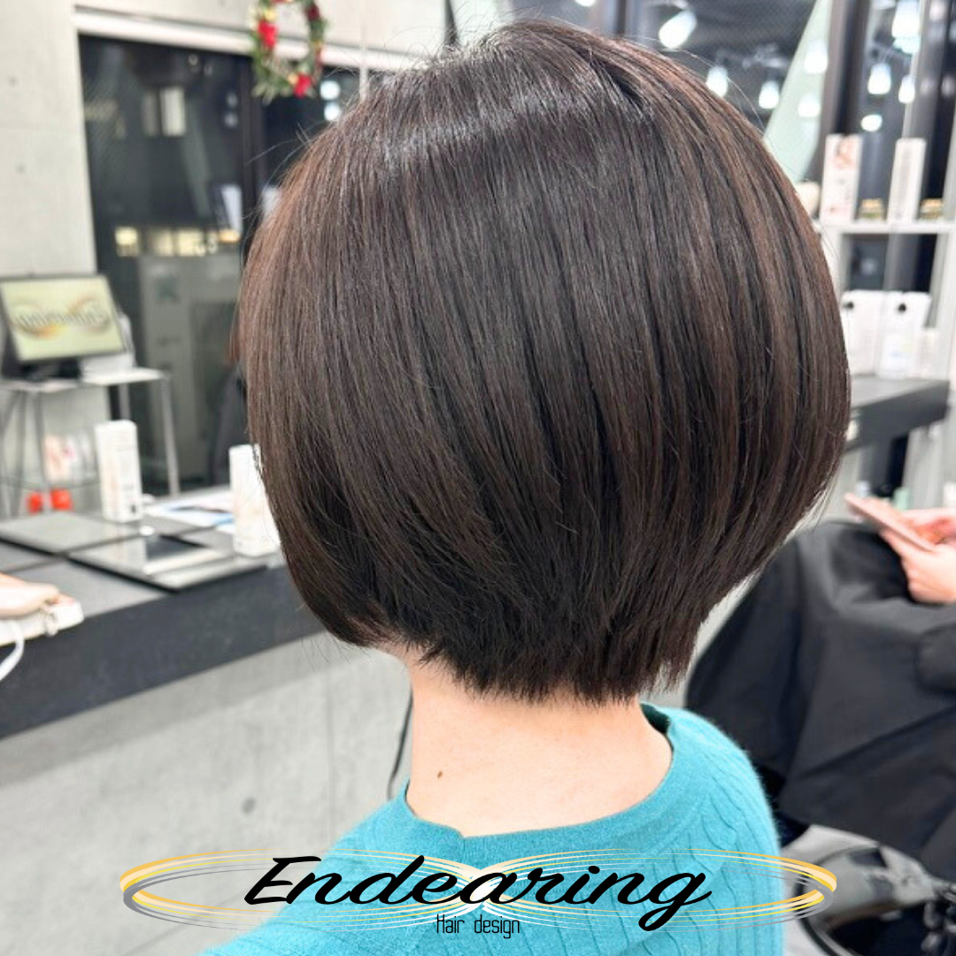 後頭部が綺麗に見える前下がりボブ｜襟足短め×透明感グレージュ