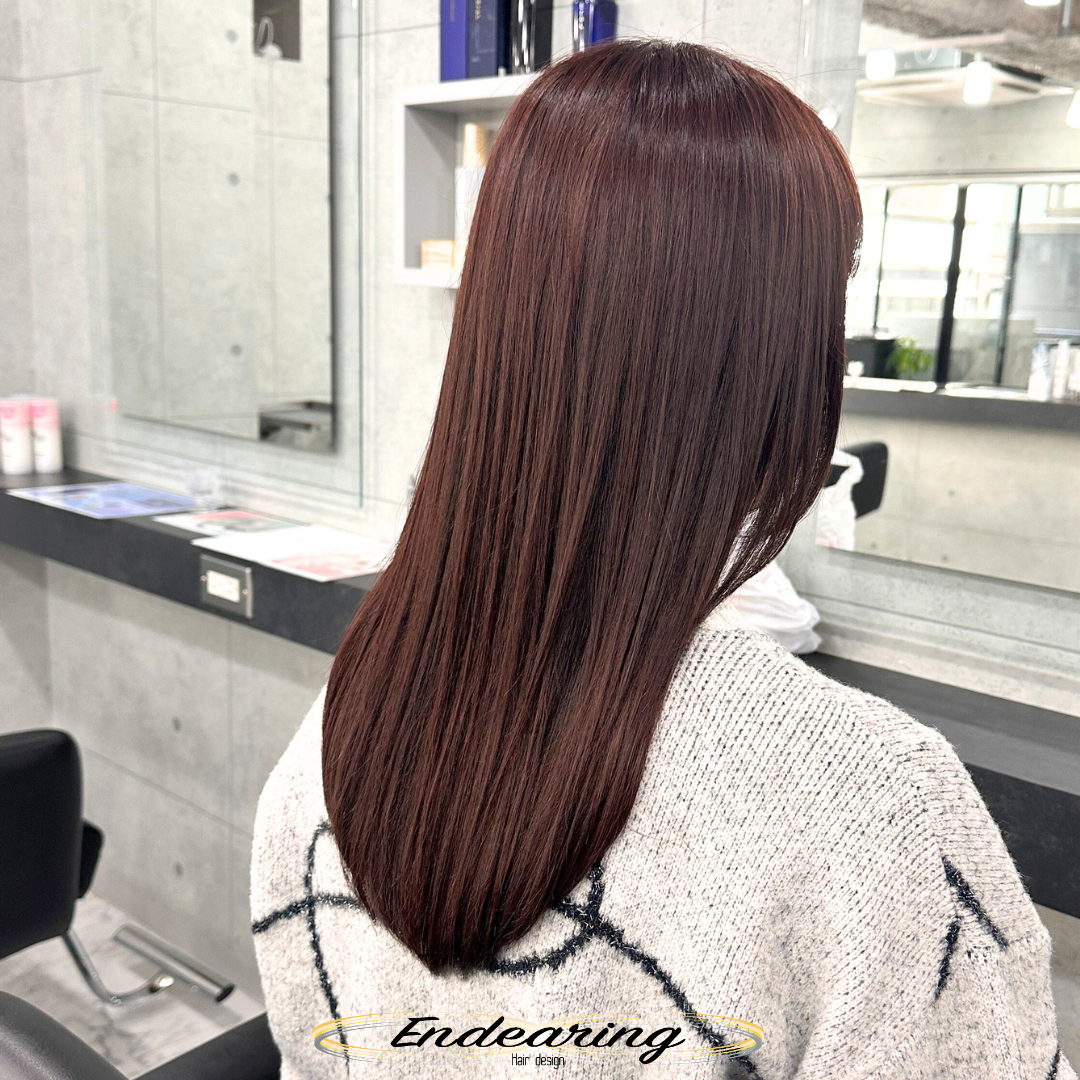 重く見えないストレートヘアへ｜透明感ピンクブラウンで作る艶セミロング
