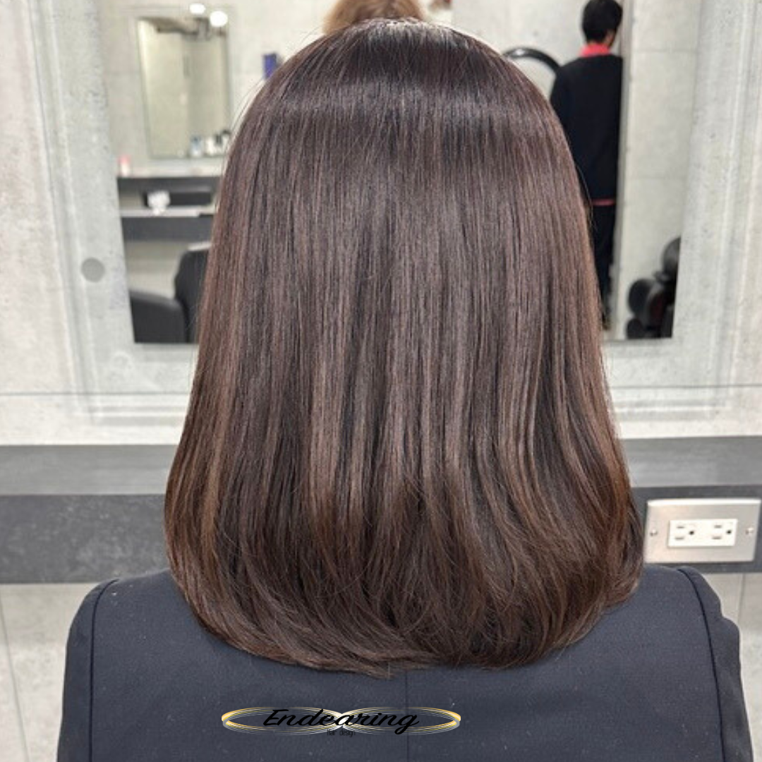 ラテベージュで明度を抑えた大人カラーと質感調整