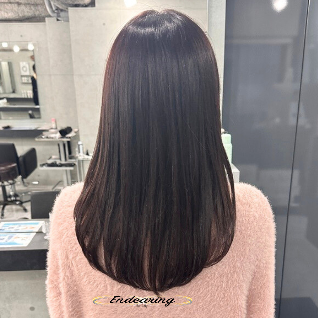 セミロング×顔まわりレイヤーで印象アップ  重ためでも艶と動きが出るダークピンクブラウン