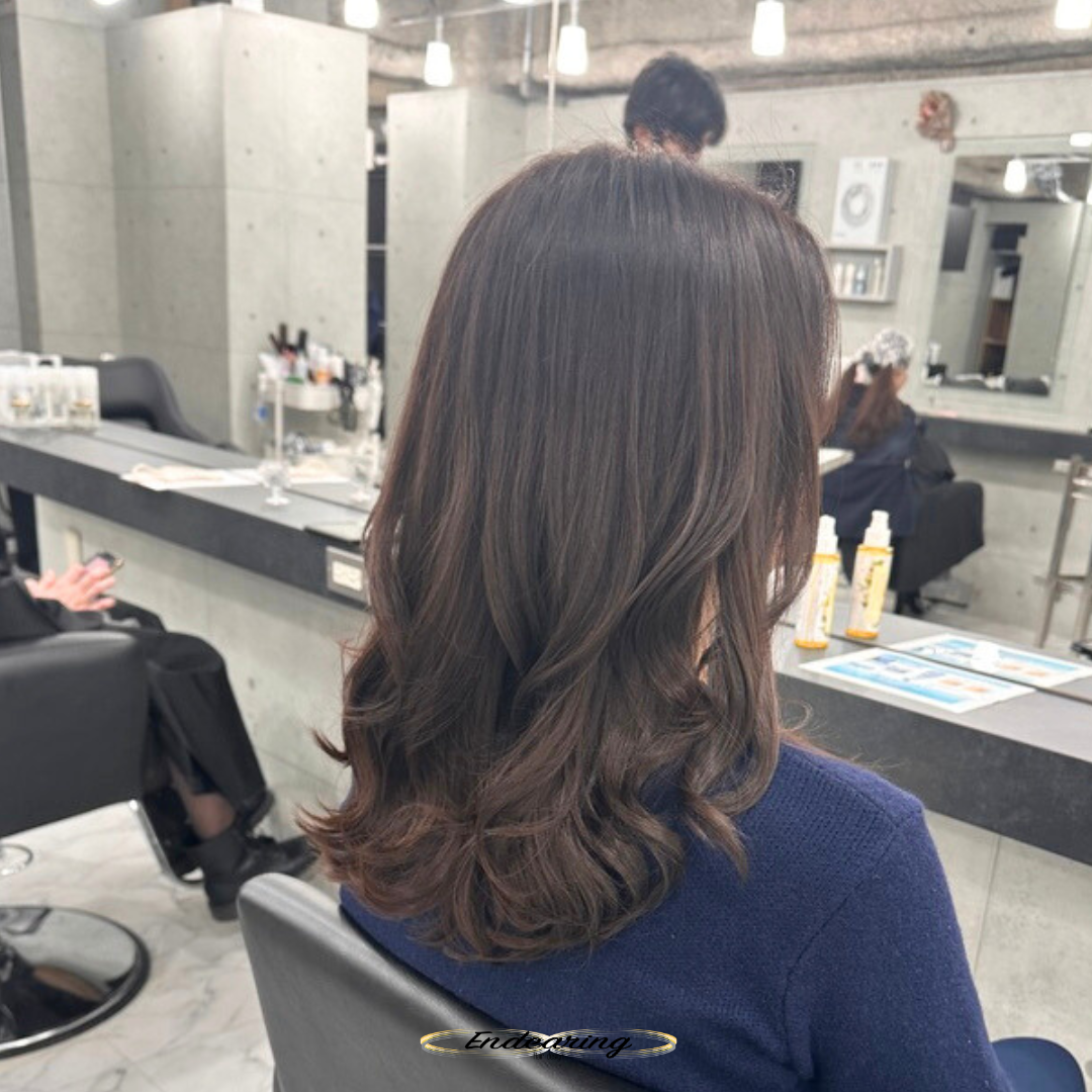 重ためでも動くセミロングレイヤー｜デジタルパーマを活かすダークグレーカラー