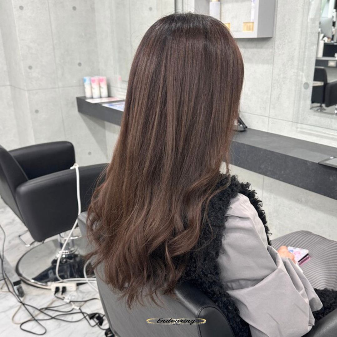 白髪染めでも明るくできる｜艶と透明感を叶えるグレージュカラー×巻き髪スタイル