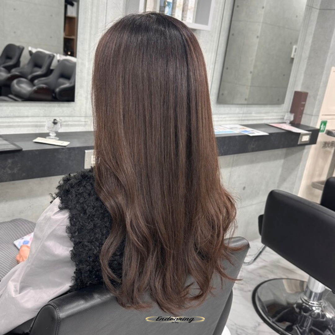 白髪染めでも明るくできる｜艶と透明感を叶えるグレージュカラー×巻き髪スタイル