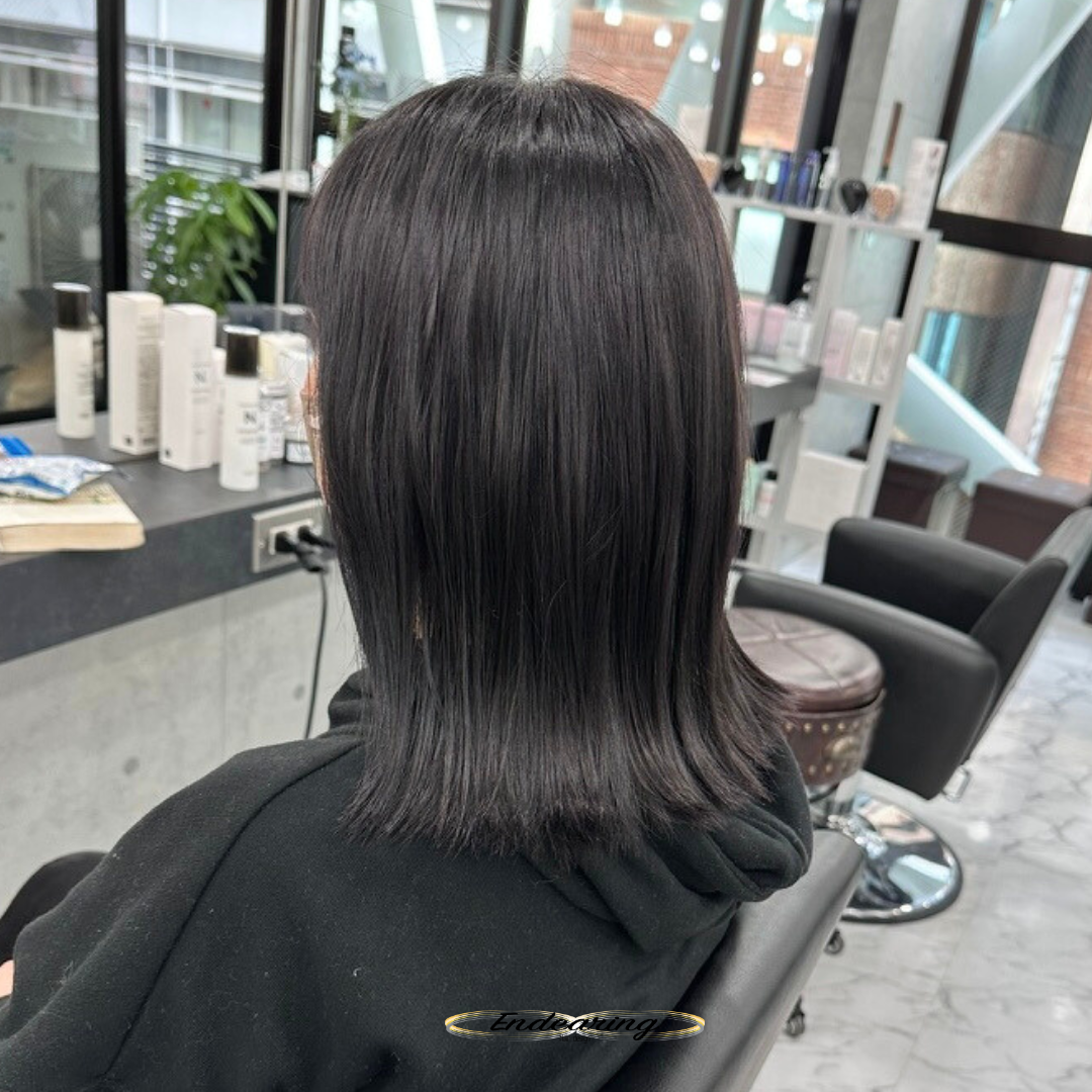 暗髪でも重く見えない？ワンレン外ハネボブ×透明感ダークグレー