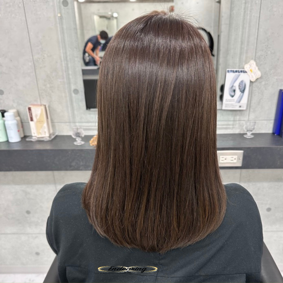 グレージュカラーが人気の理由｜重めセミロングでも軽やかに見せる透明感カラー