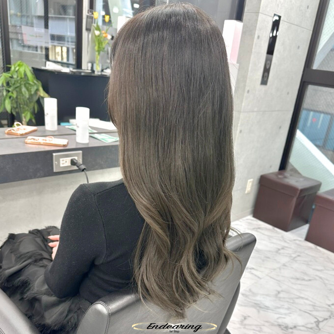 透明感オリーブベージュとは？赤み・オレンジみを抑える大人向けヘアカラー