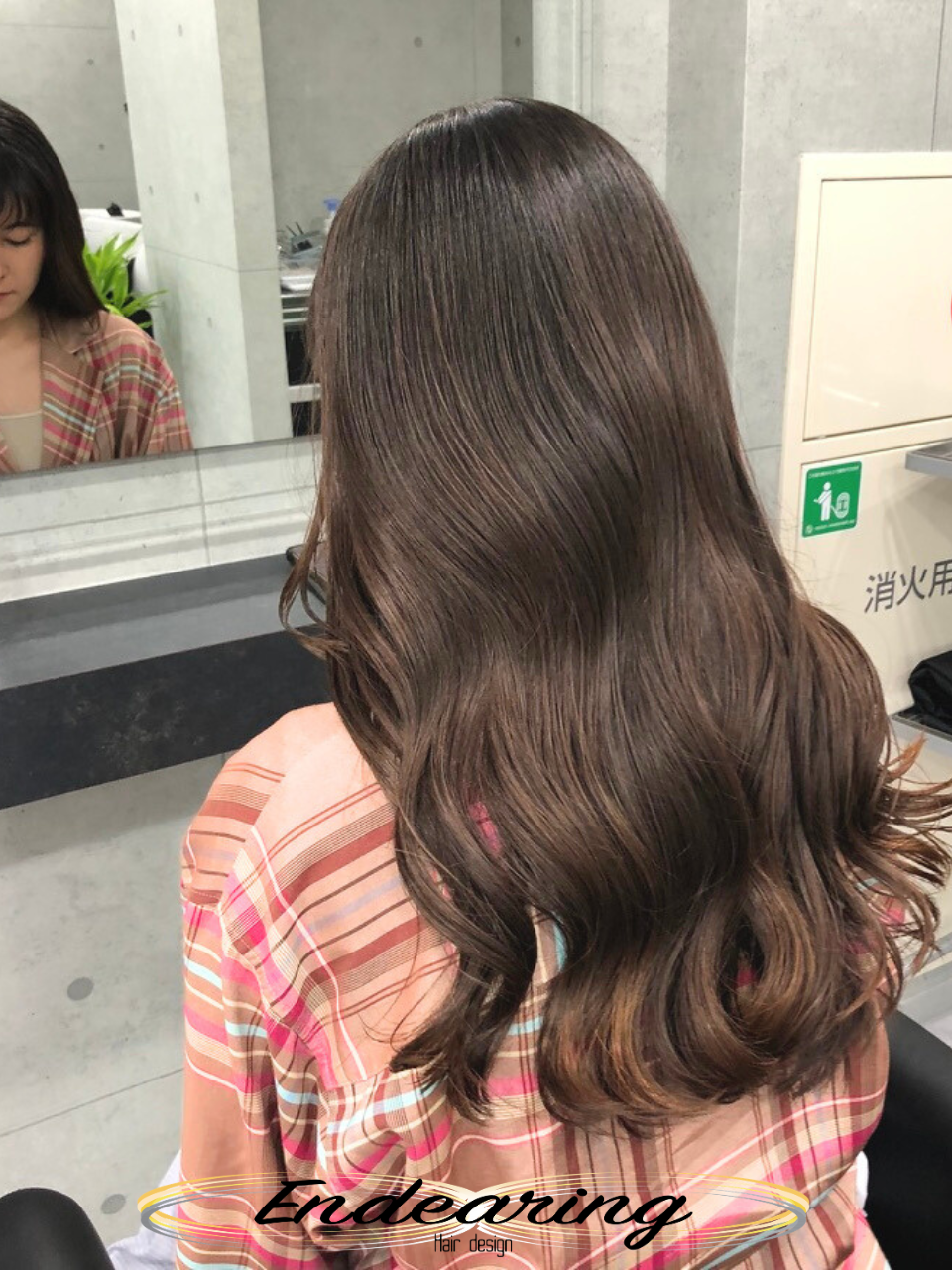 透明感グレージュのレイヤーロング｜顔まわりレイヤーで叶える大人かわいい巻き髪スタイル