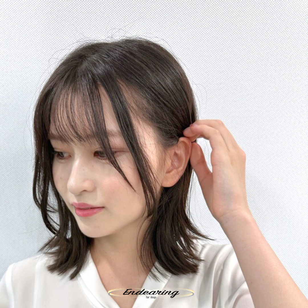 顔まわりが軽く動くバタフライカット｜暗髪でも重く見えないレイヤーボブの魅力