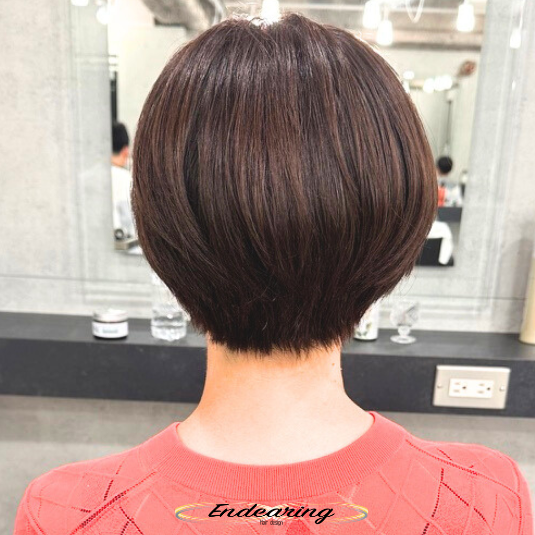 小顔効果が抜群な襟足すっきり前下がりレイヤーボブ｜後頭部に丸みが出る大人のショートボブ