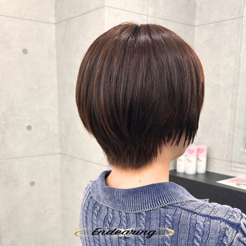 くびれのある軽めマッシュショート×透明感グレージュが大人女性に最適な理由