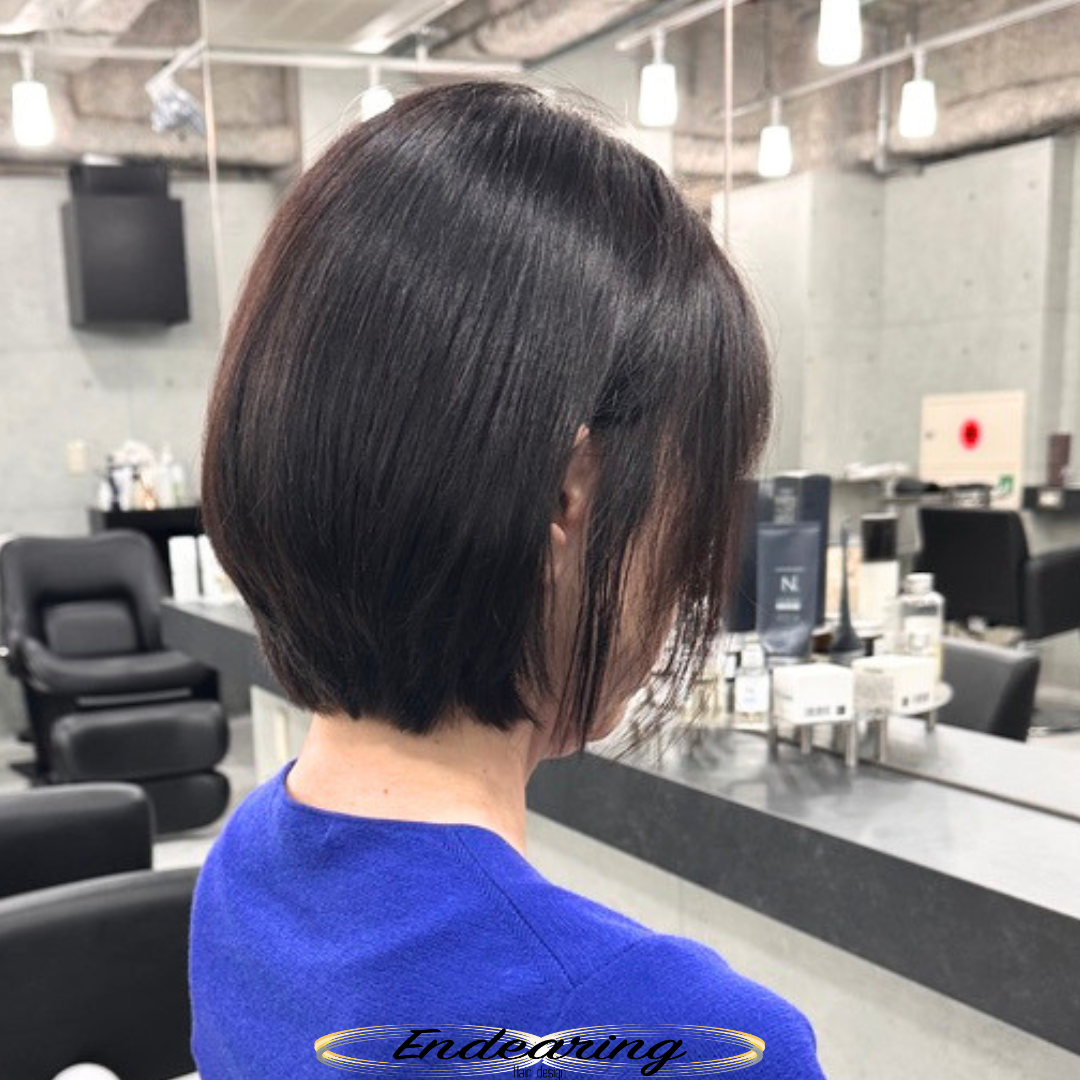 前下がりレイヤーボブで叶える軽さと女性らしさ｜顔まわりレイヤーで柔らかく見せる大人ボブ