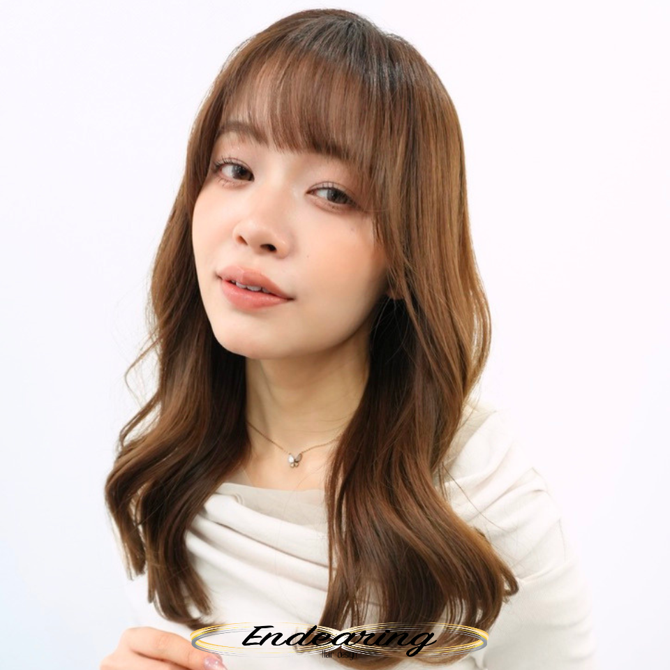 透明感と品のある大人カラー|グレージュをロングヘアに纏う
