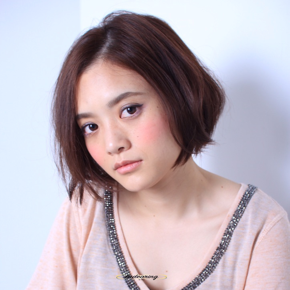 毛先が、ふわっと揺れるたびに美しい｜前下がりボブ×ピンクグレージュ