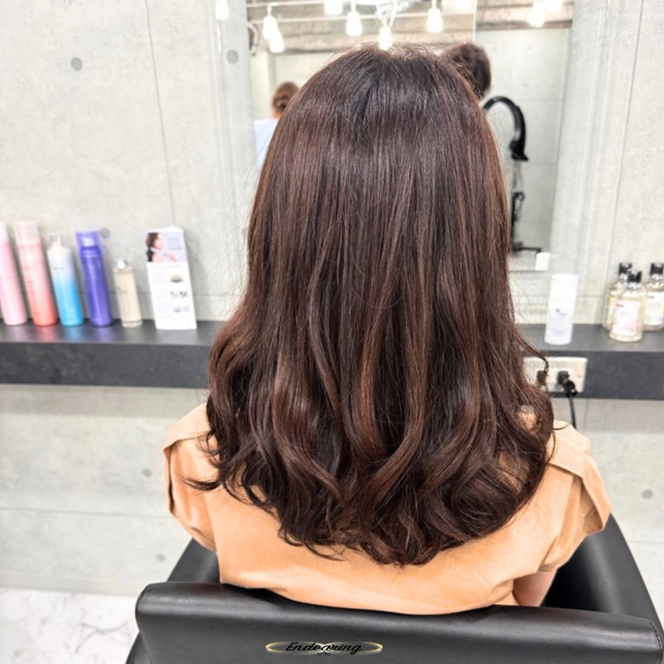 乾かすだけで、カールが蘇る｜デジタルパーマ×透明感ベージュのセミロングスタイル
