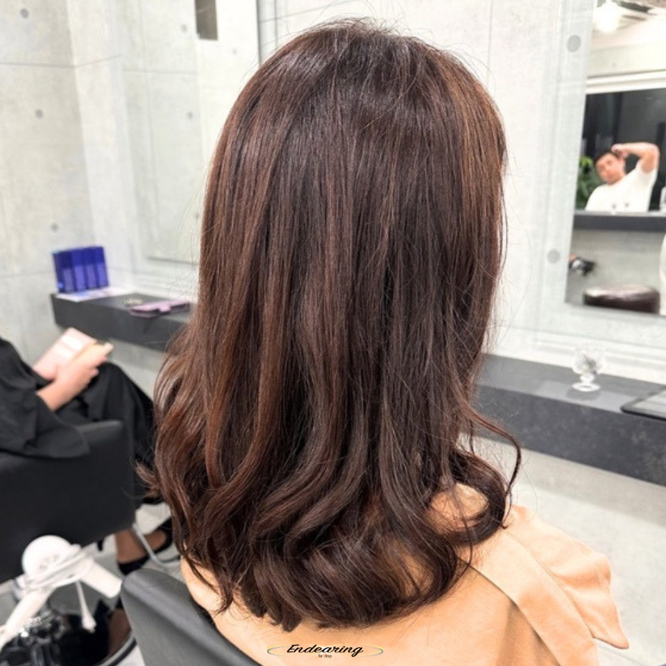 乾かすだけで、カールが蘇る｜デジタルパーマ×透明感ベージュのセミロングスタイル