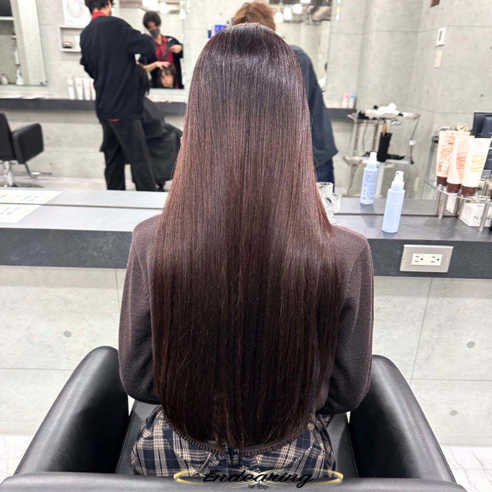 40代の暗髪は“ただ暗い”が老ける原因｜ディープパープル×モノトーンで叶える透明感と艶