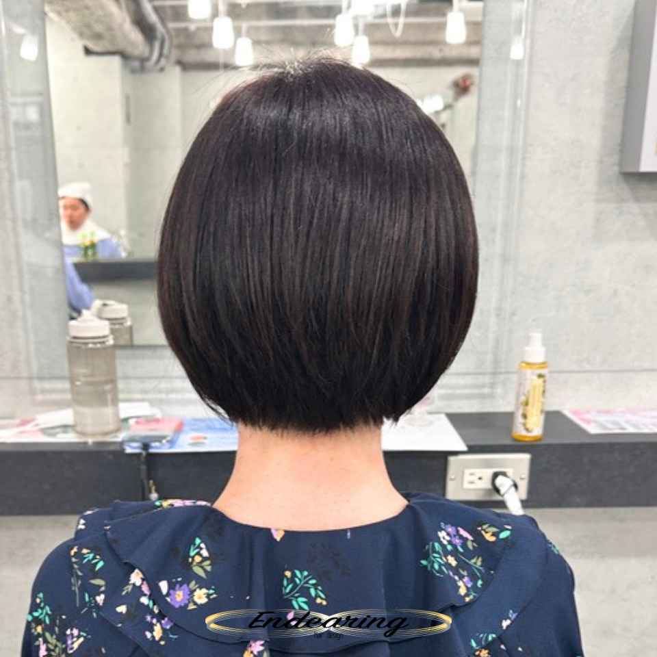 前下がりボブで重くなりすぎない、今っぽい大人ショート