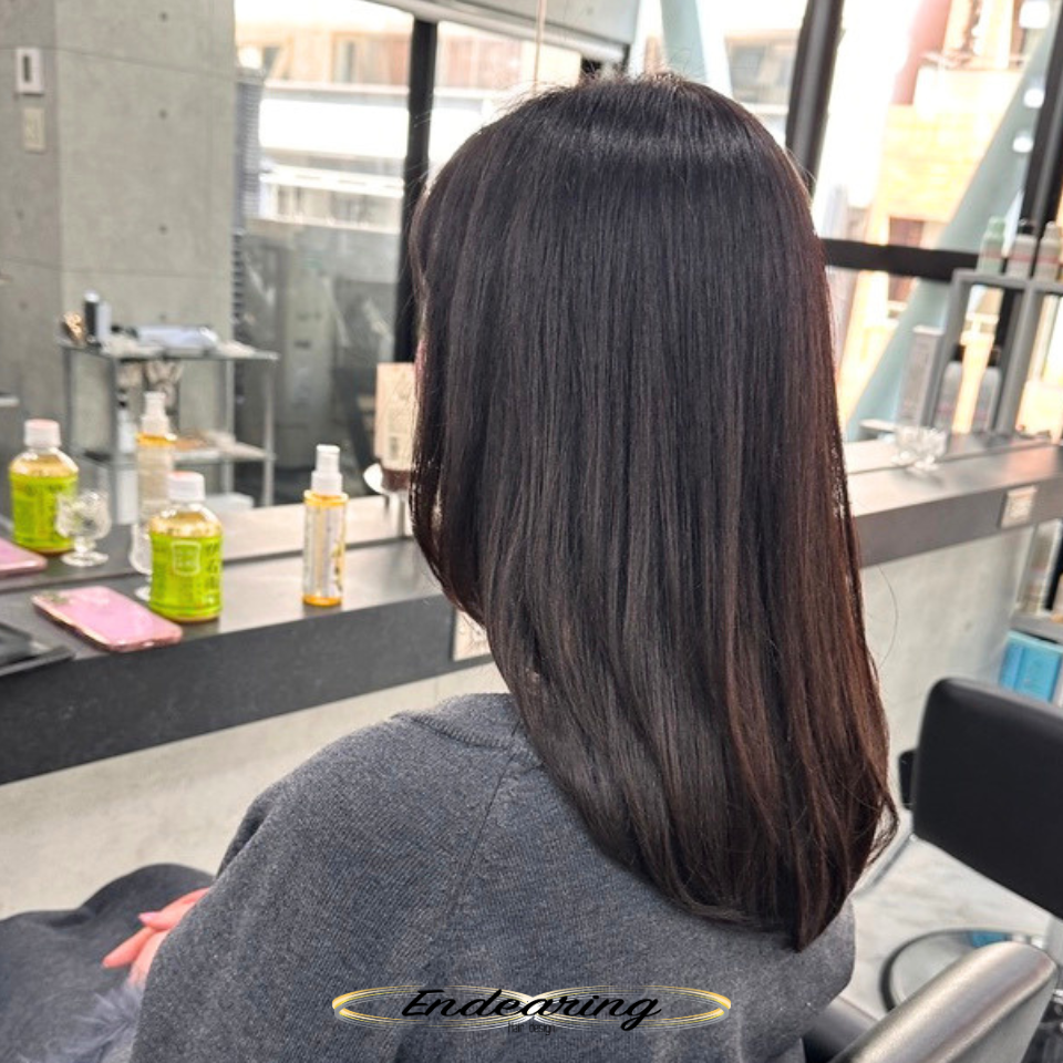 透明感ラベンダーグレージュ × セミロングレイヤーが大人女性に選ばれる理由