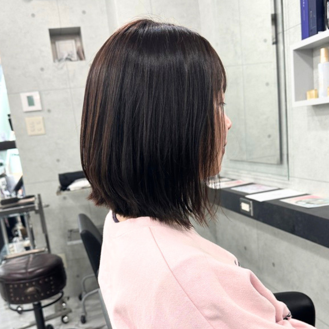 ミディアム前下がりボブは、扱いやすさ・上品さ・今っぽさを同時に叶える最適解