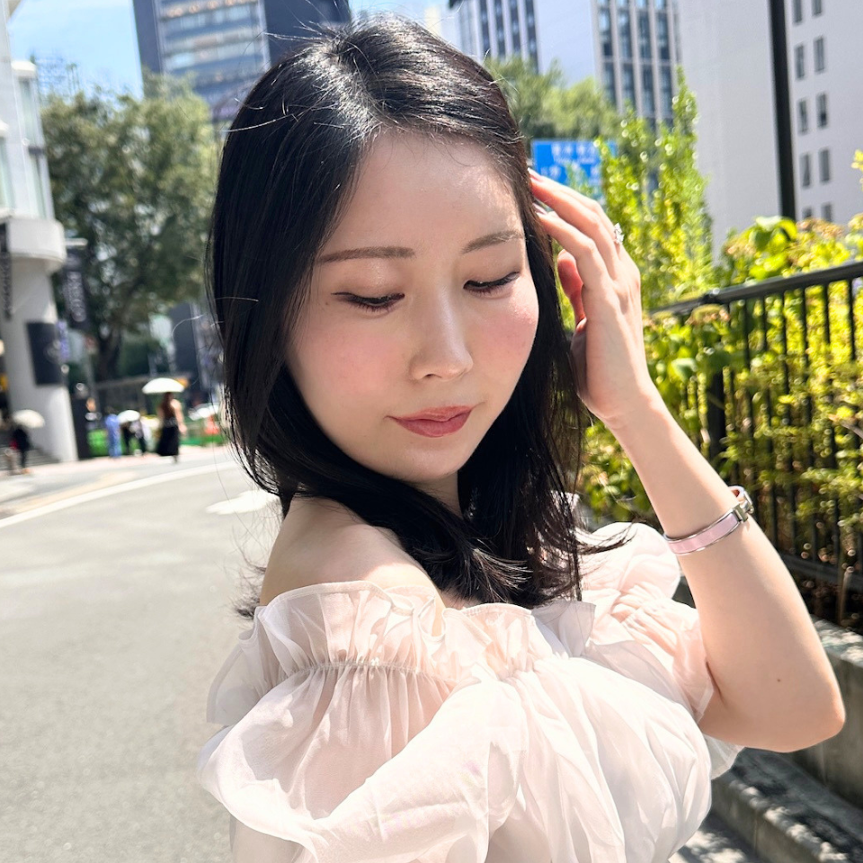 短くしたい。でも結びたい。髪が多い人に人気のレイヤーボブとは？