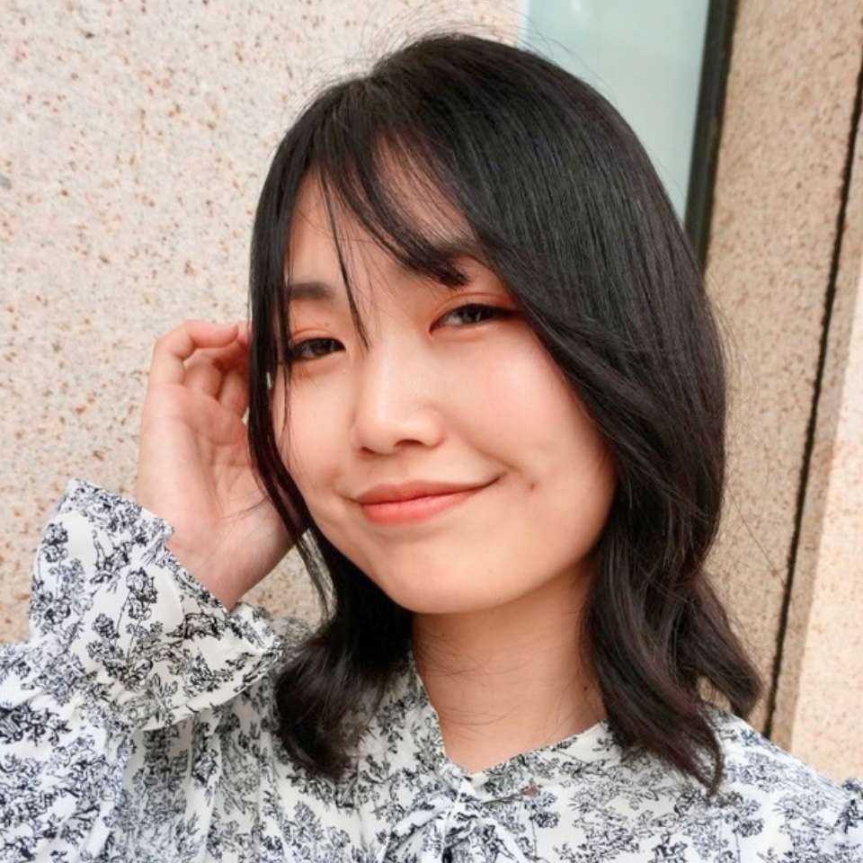 黒髪でもふんわり可愛い、軽め前髪×ひし形シルエットミディアム