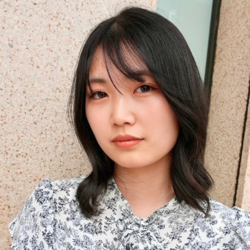 黒髪でもふんわり可愛い、軽め前髪×ひし形シルエットミディアム